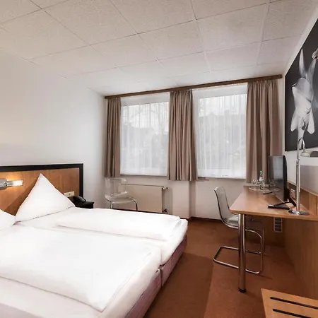 Hotel Days West