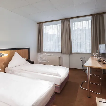 מלון Days West 3*